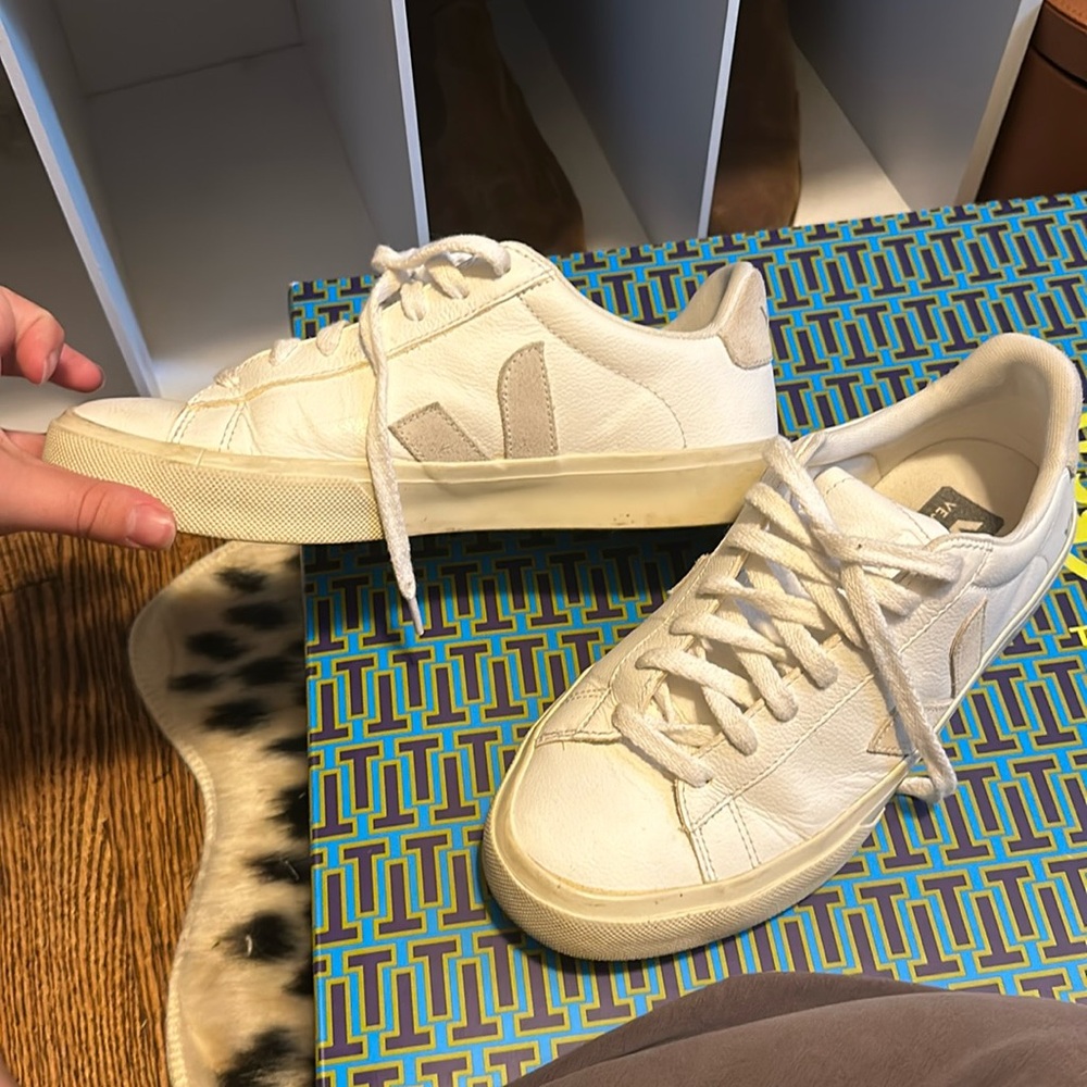 Veja tennis shoe